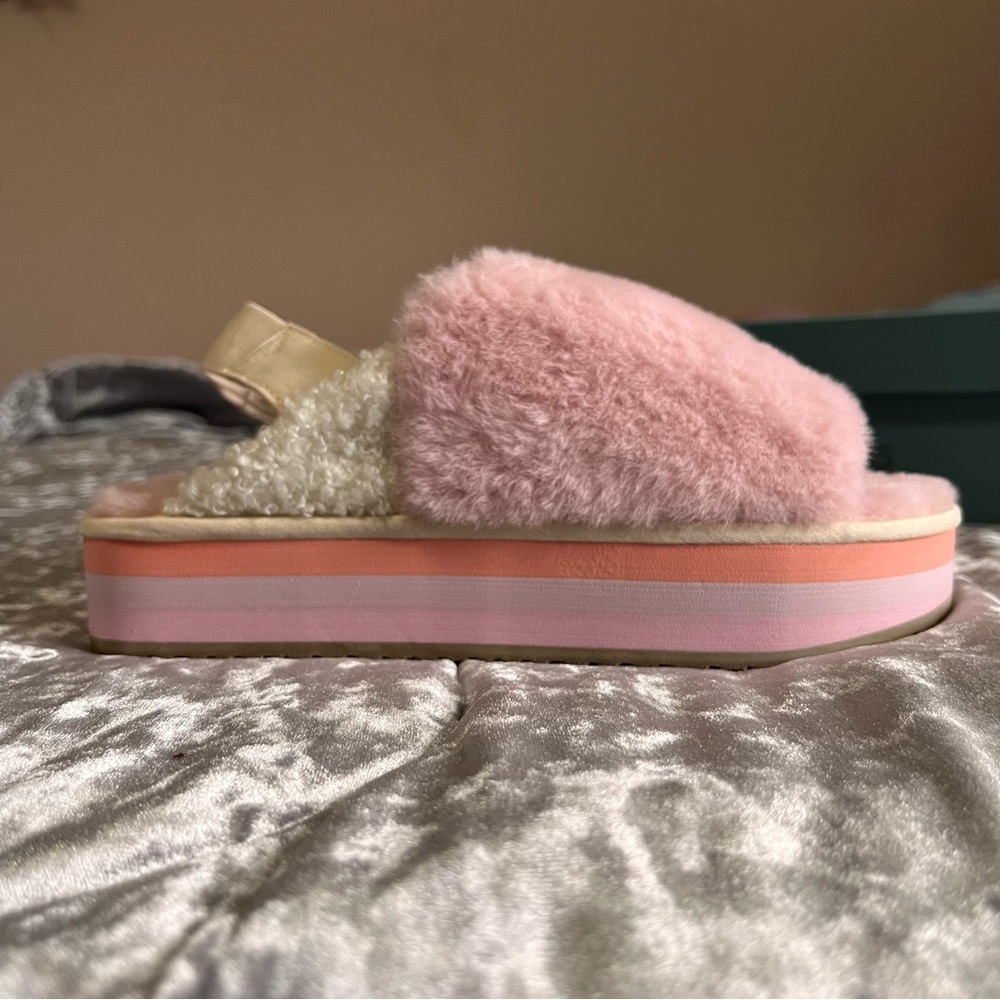 NWT Toms women’s Sherpa soft slippers 7.5